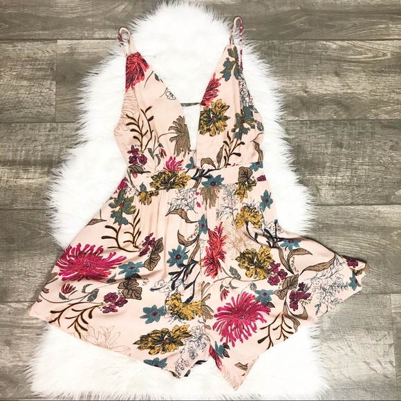 Willy Jay’s Pants - Willy Jay’s Floral Print Short Romper Size Large